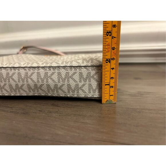 Michael Kors Trisha Medium Logo Crossbody Bag EUC - Picture 11 of 16